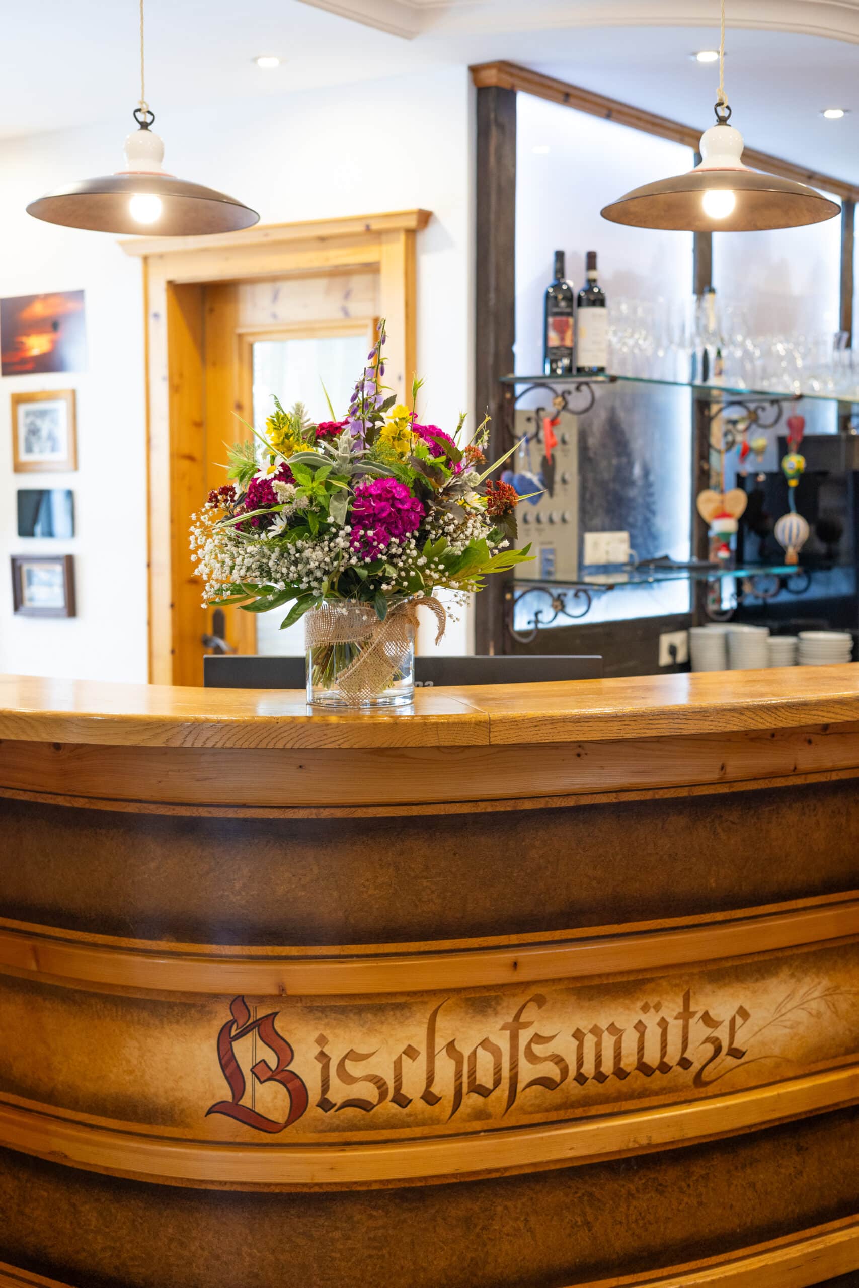 Rezeption des 4-Stern Hotels Bischofsm&uuml;tze in Filzmoos