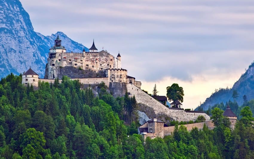 Ansicht der Burg Hohenwerfen in der N&auml;he von Filzmoos und dem Hotel Bischofsm&uuml;tze