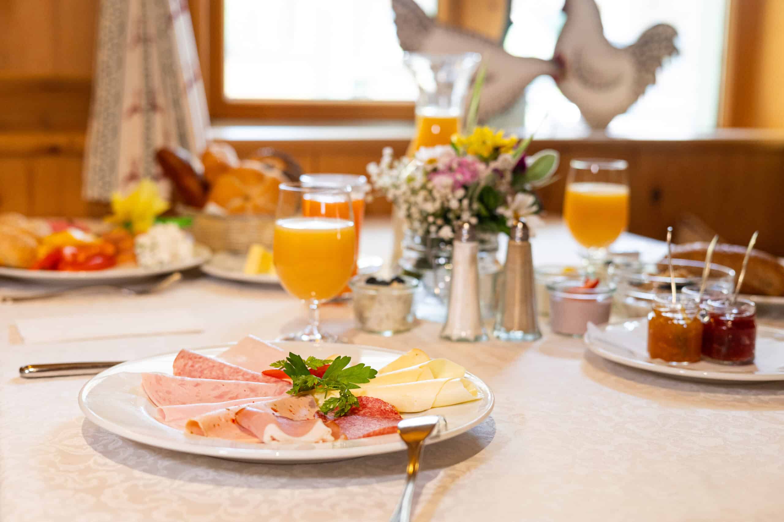 Fr&uuml;hst&uuml;ck im Restaurant Hotel Bischofsm&uuml;tze Filzmoos