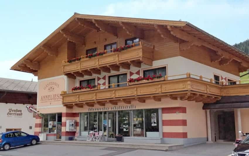 Au&szlig;enansicht des G&auml;stehauses Anneliese in Filzmoos